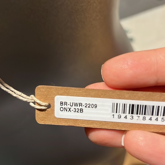 Skims-ULTRA FINE MESH STRAPLESS BRA NWT - Picture 12 of 15